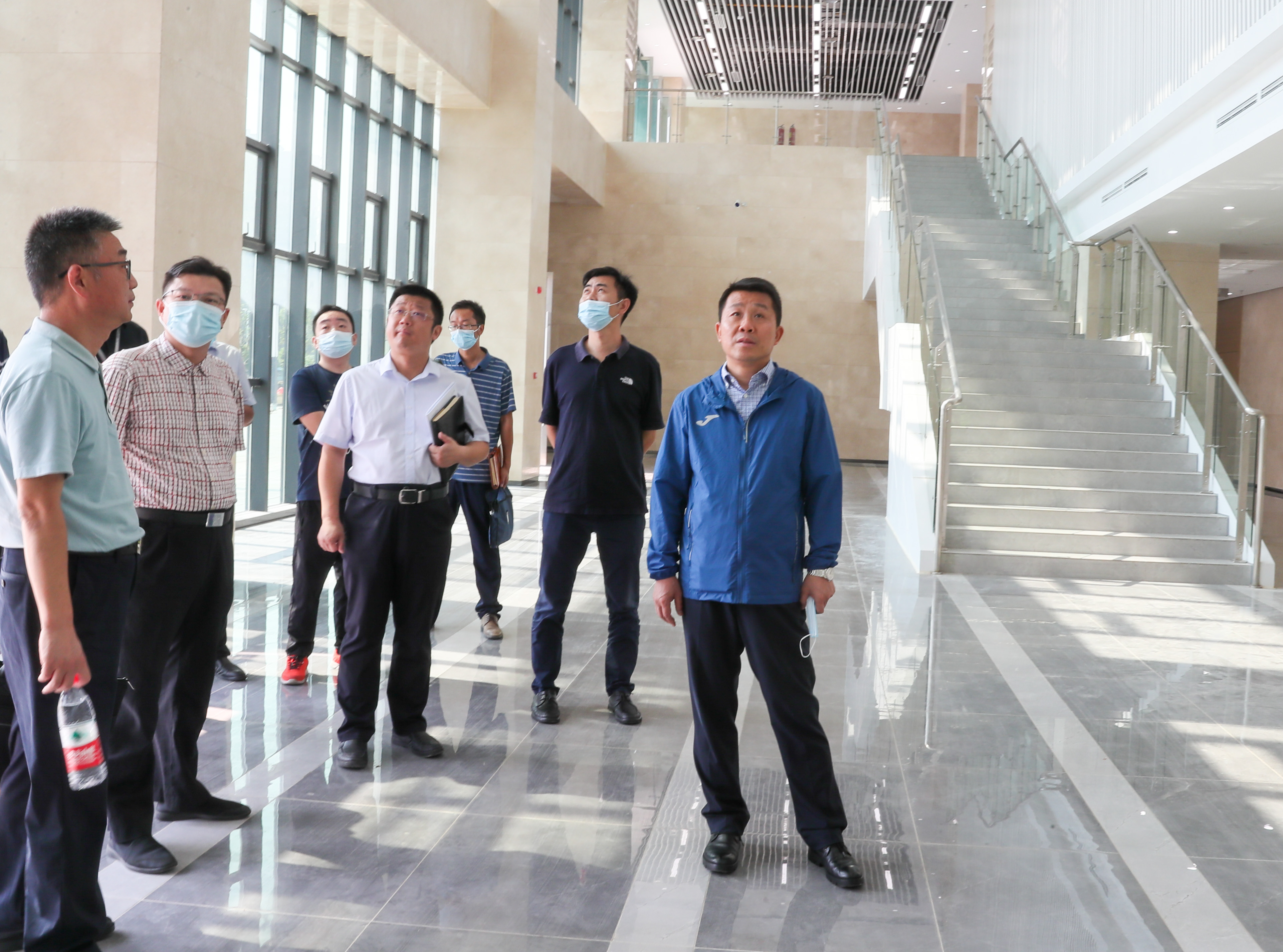公司領(lǐng)導(dǎo)實地查看南館建設(shè)進展情況并召開開業(yè)籌備專題推進會