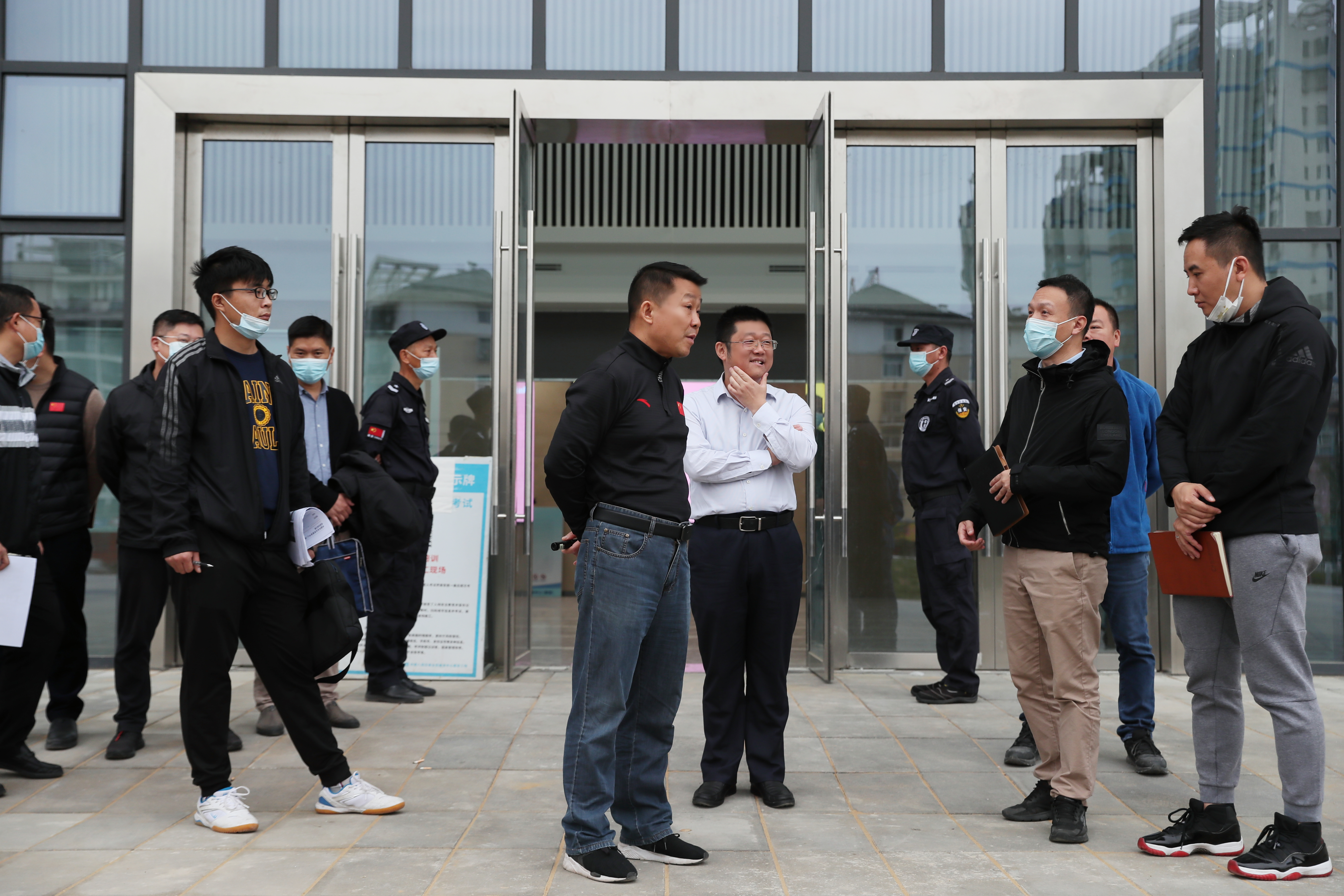 公司領(lǐng)導(dǎo)實地檢查中國車谷全民健身中心（南館） 開業(yè)籌備進展情況