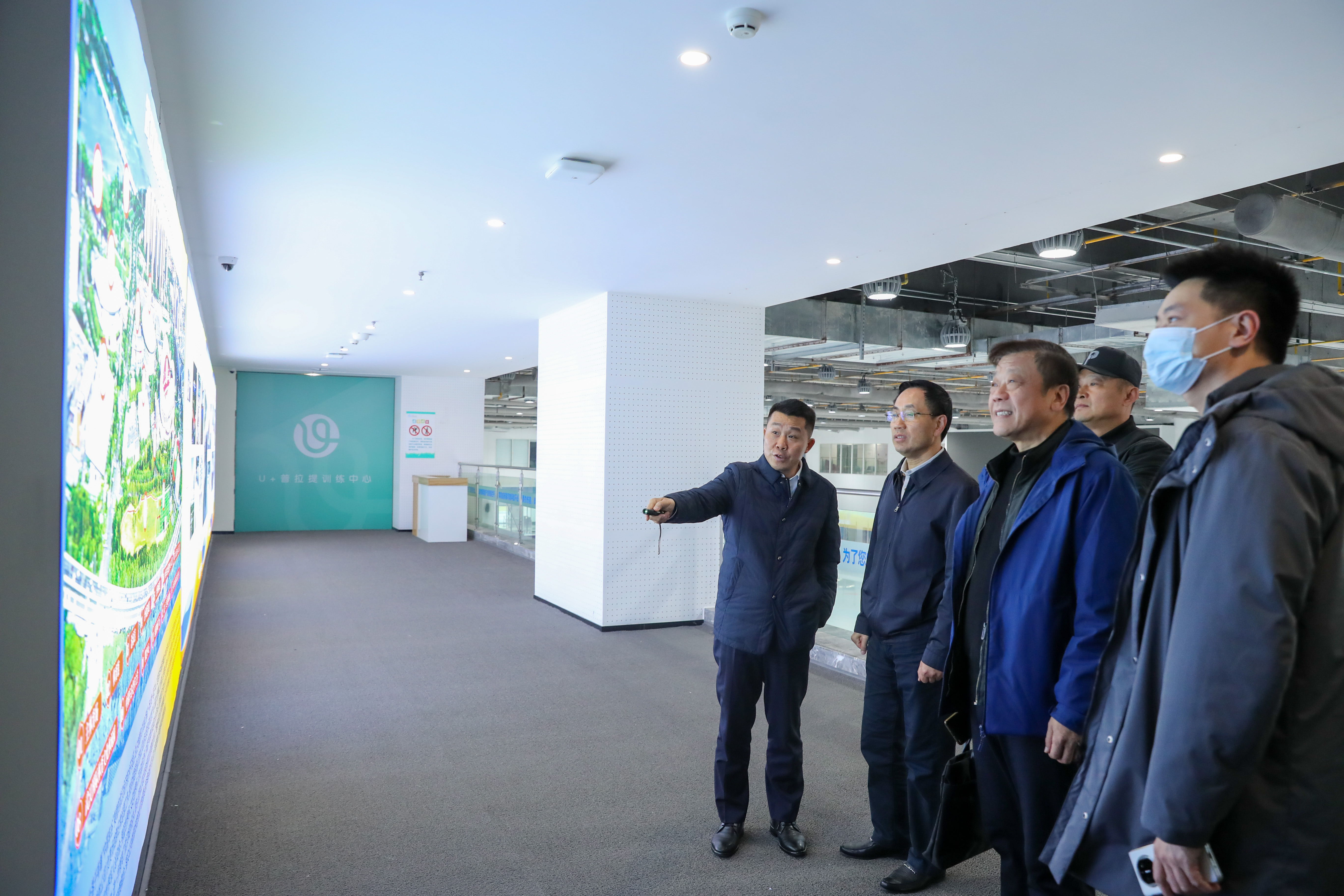 市政協體育界別工作會于中國車谷·武漢體育中心召開