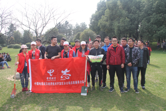 武漢體育中心走進湯湖公園 開展“學雷鋒”樹木認養科普活動(圖1)